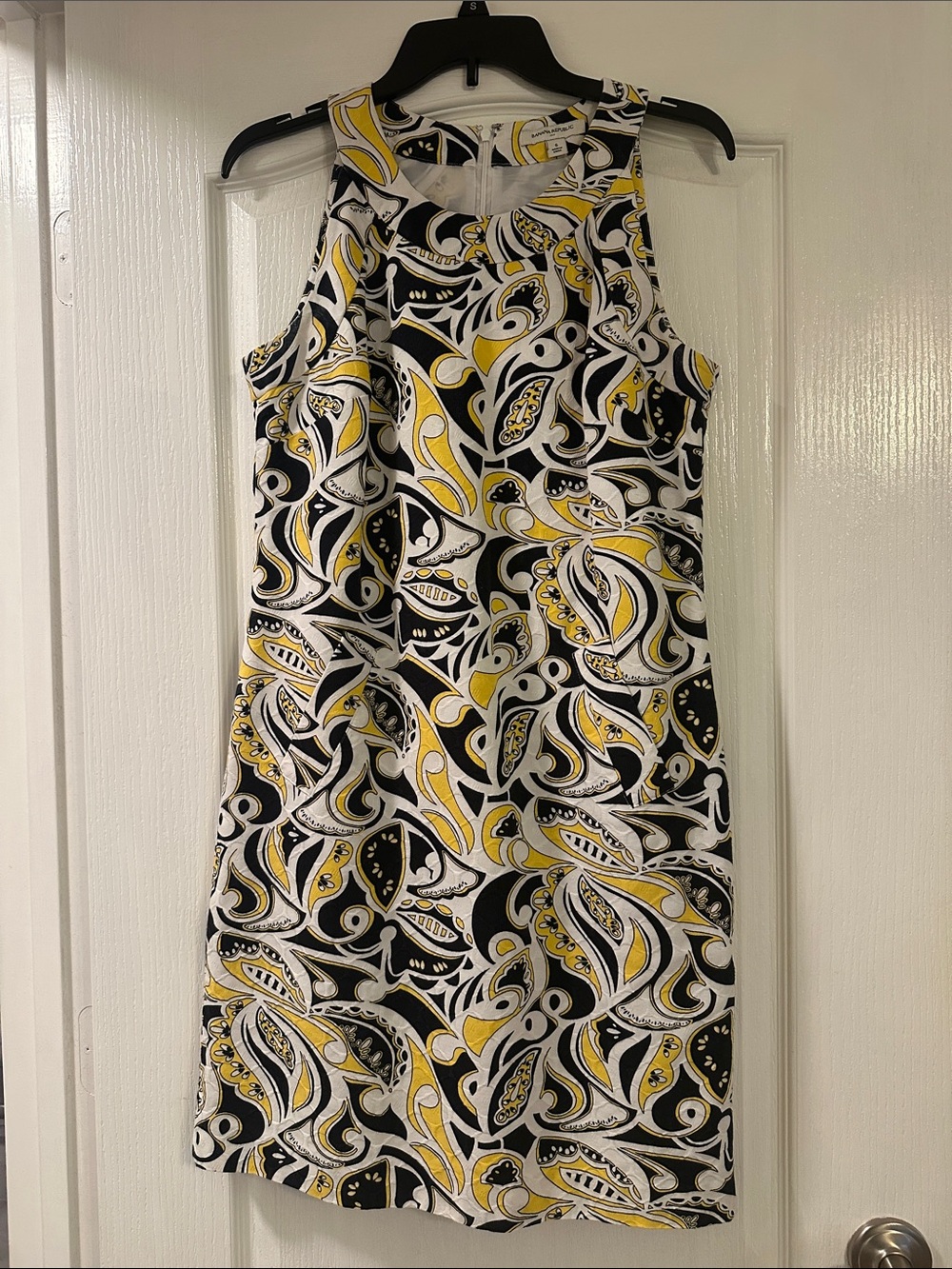 Banana Republic Sleeveless Paisley Shift Dress in Black, White & Yellow
